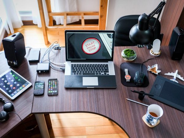 apple-coffee-computer-desk-356056